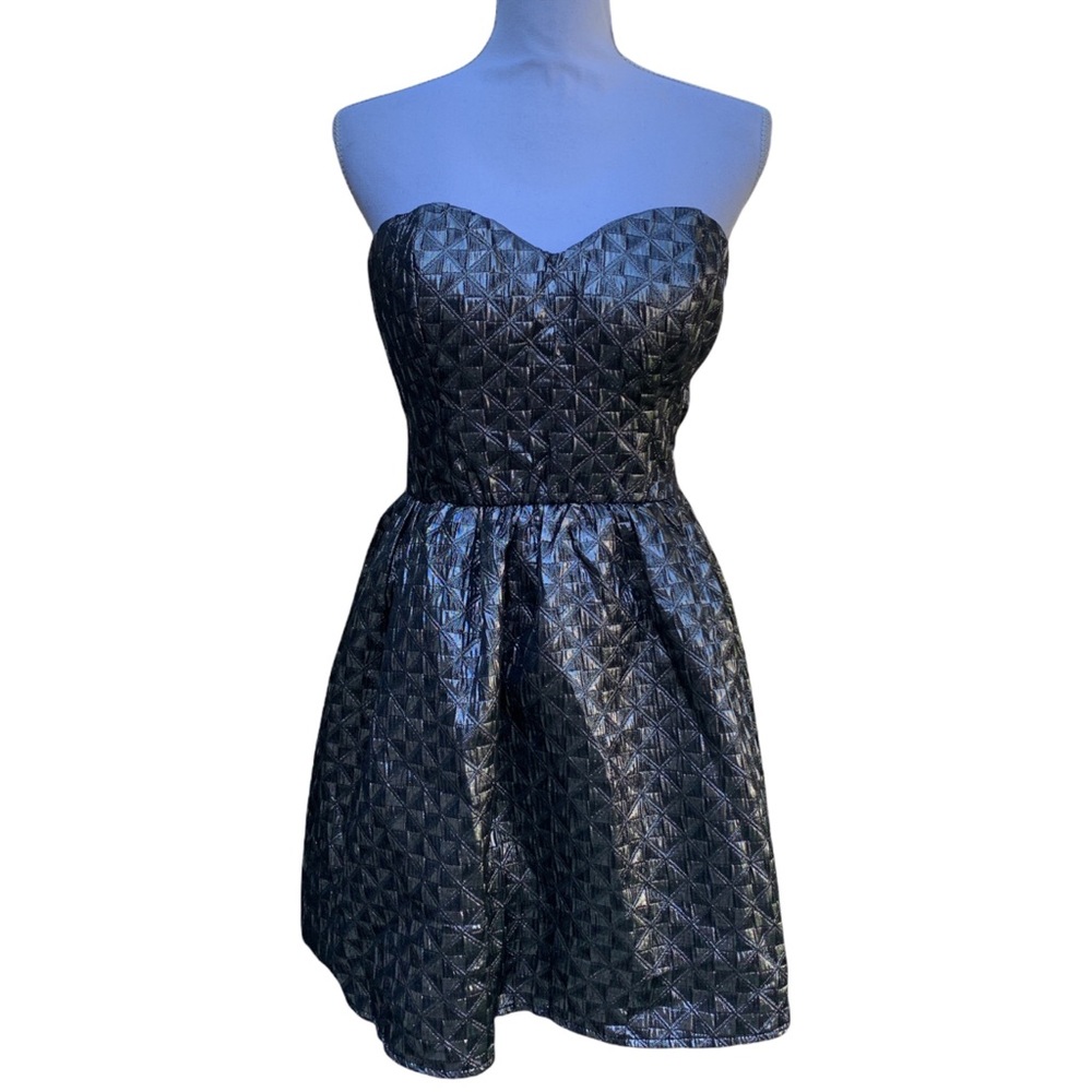 Xtaren Metallic Silver Strapless Statement Fit & Flare Mini Cocktail Party Dress - Picture 2 of 7